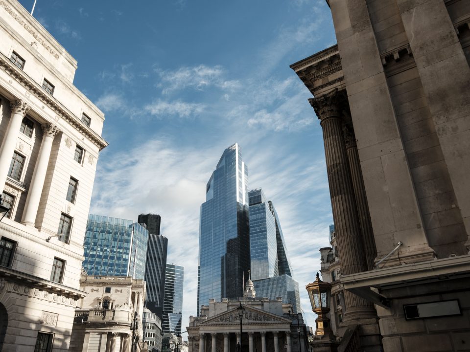 Директор и акционер UK Ltd: требования для нерезидентов